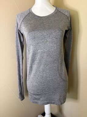 lululemon athletica Heather Gray Long Sleeve Performance Top